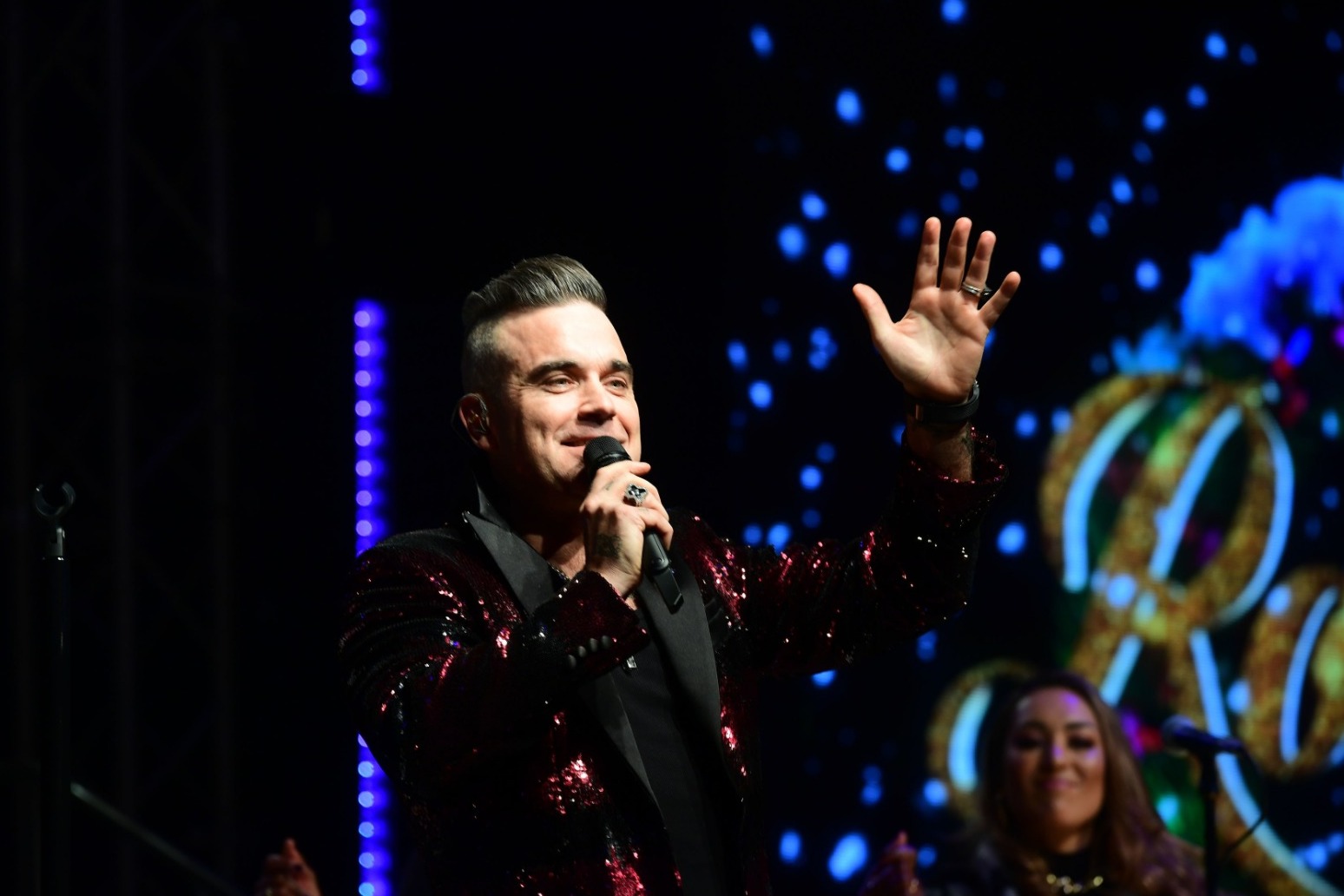ROBBIE WILLIAMS\'S WIFE KO\'S HIS PLANS FOR BOXING MATCH WITH LIAM GALLAGHER 